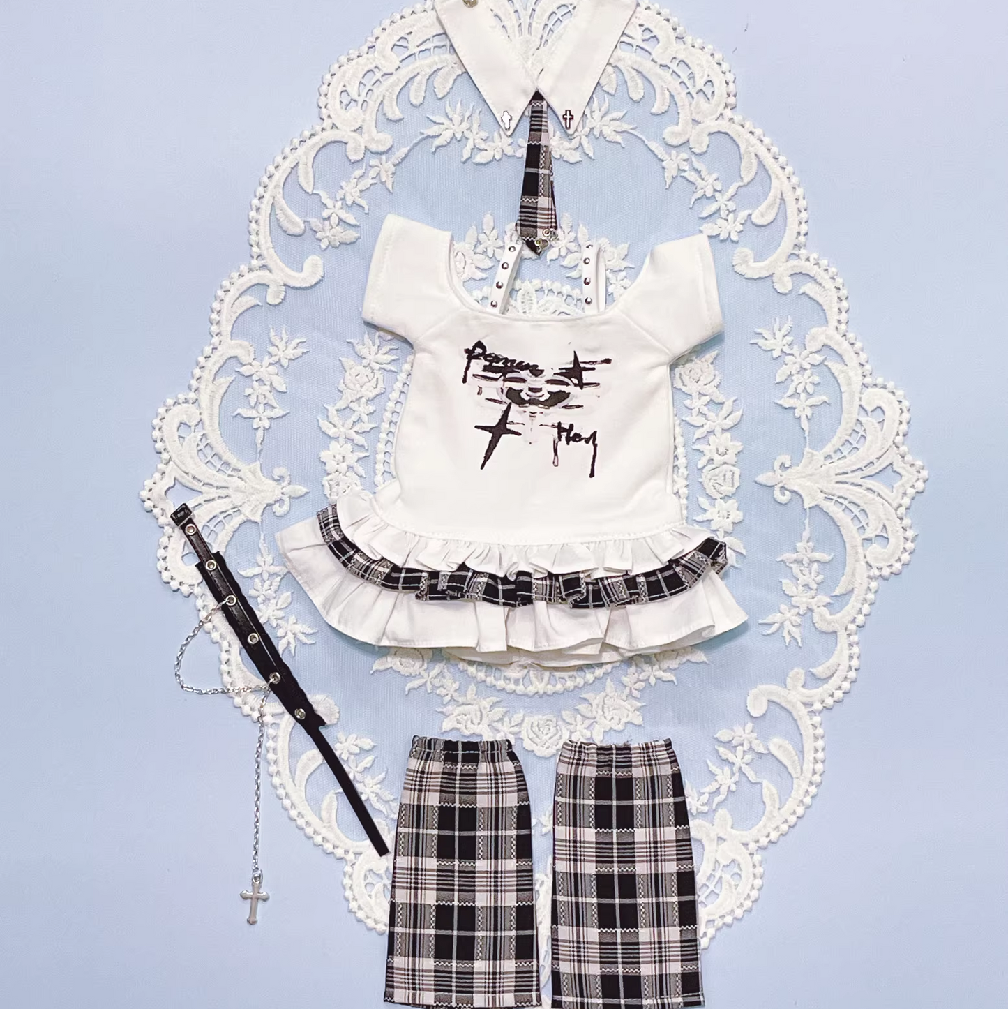 bjd Doll clothing, Sizes: 1/4 (MSD), 1/6 (YoSD), Tiny Doll (熊妹), and MDD. Styles include: Y2K alternative style, cute aesthetic, and edgy cool style. Colors offered: white and black