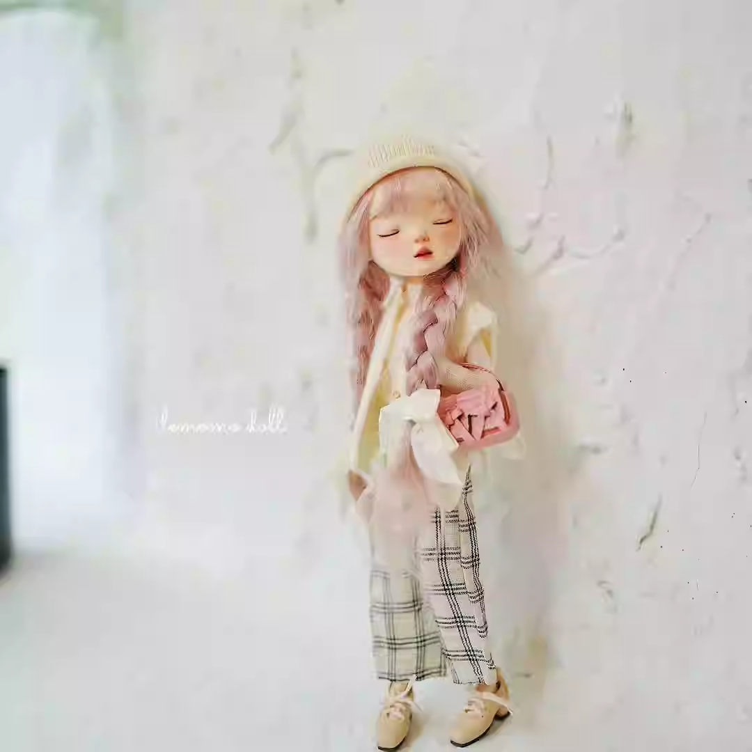 Blythe doll clothing, sizes: ob22/24, Azone, Landoudou.Warm plaid set — white cashmere top, pink vest, and plaid pants.