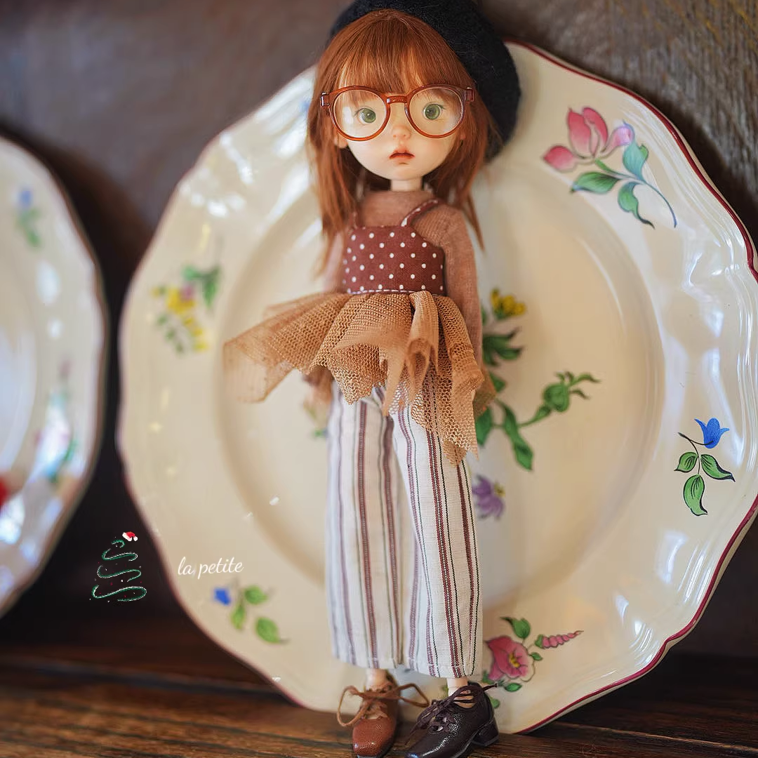 Blythe doll clothing, sizes: ob22/24, Azone.   Lace-trimmed camisole set — cute, commuter-friendly, casual, and artistic style by @lemomodoll.