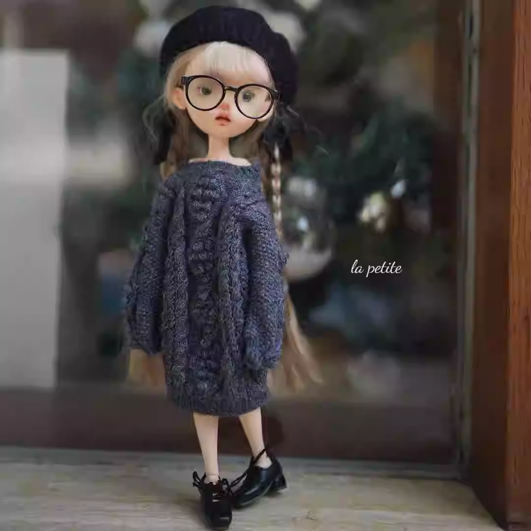 Blythe doll clothing, sizes: ob22/24, Azone, Landoudou.Hand-knitted charcoal gray long sweater dress.