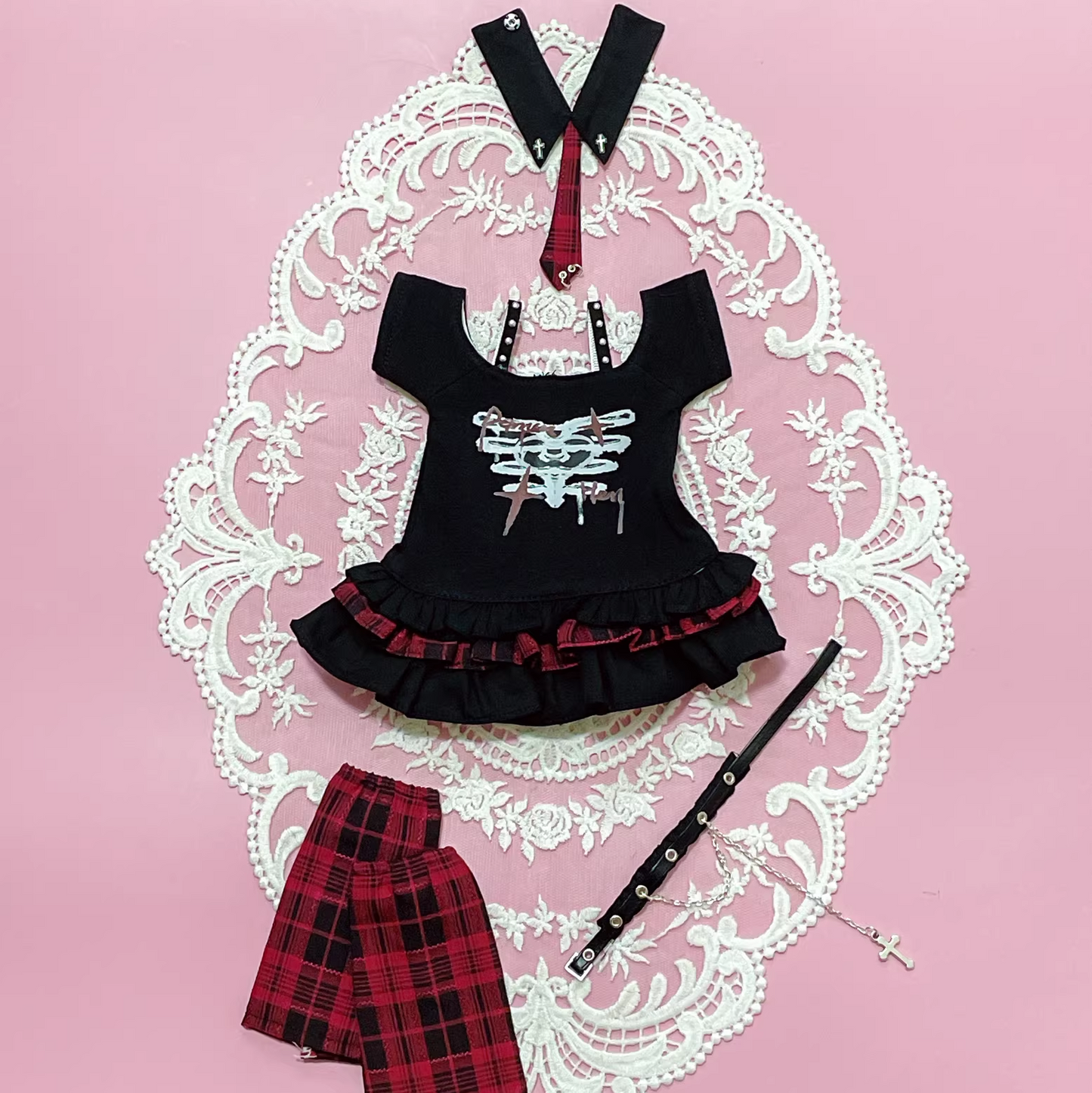 bjd Doll clothing, Sizes: 1/4 (MSD), 1/6 (YoSD), Tiny Doll (熊妹), and MDD. Styles include: Y2K alternative style, cute aesthetic, and edgy cool style. Colors offered: white and black