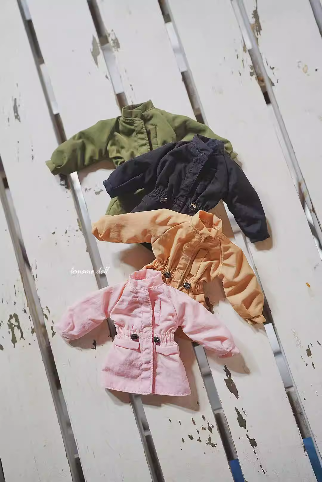 Blythe doll clothing, sizes: ob22/24, Azone, Landoudou. Stylish utilitarian trench coat with multi-pocket detailing and a fitted waist design.