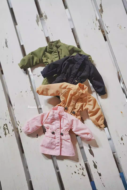 Blythe doll clothing, sizes: ob22/24, Azone, Landoudou. Stylish utilitarian trench coat with multi-pocket detailing and a fitted waist design.