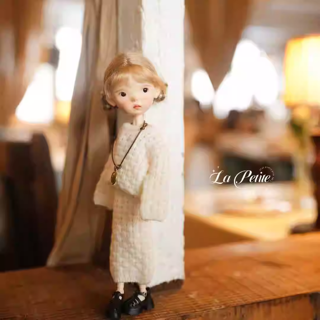 Blythe doll clothing, sizes: ob22/24, Azone, Landoudou.Hand-knitted sweater and pencil skirt set.