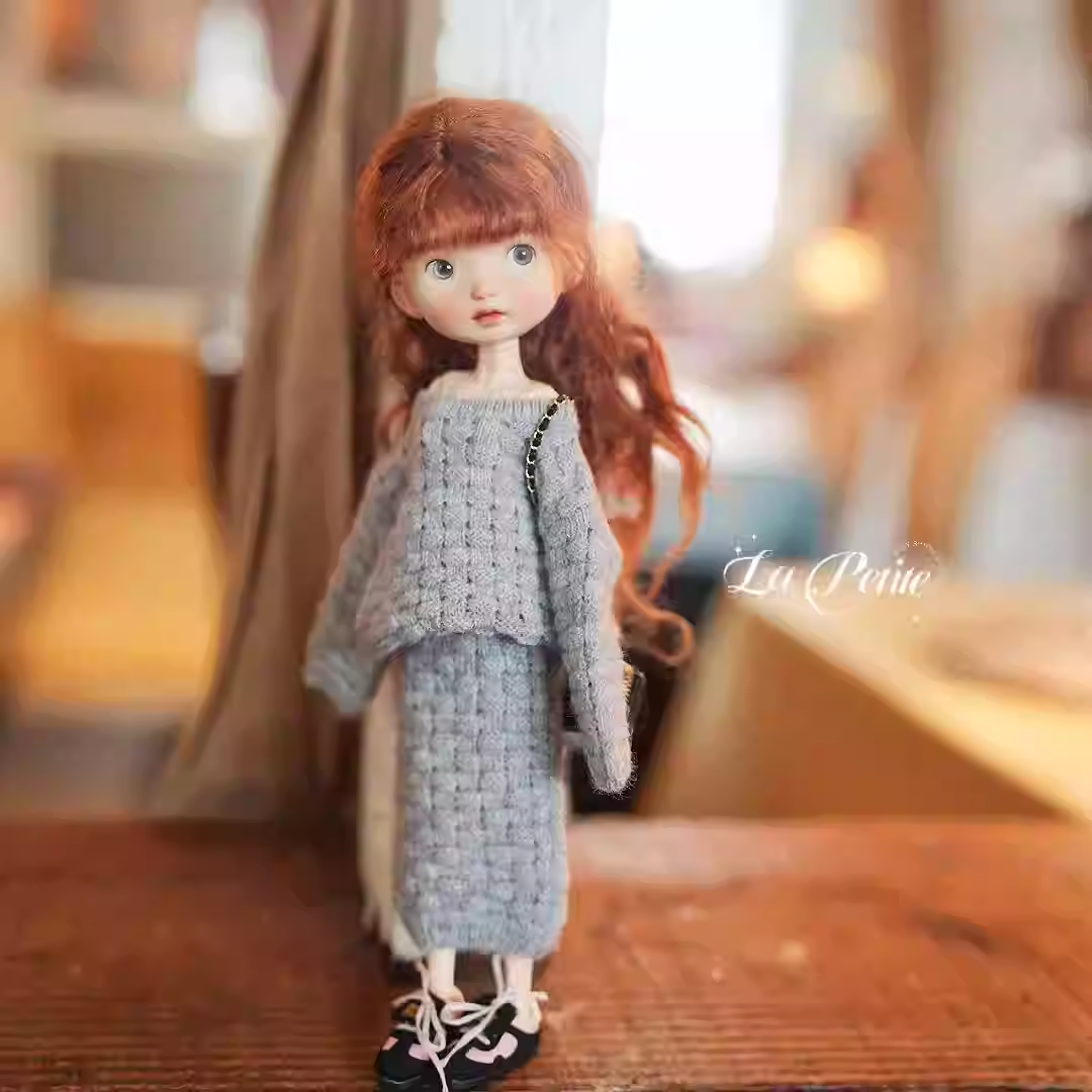Blythe doll clothing, sizes: ob22/24, Azone, Landoudou.Hand-knitted sweater and pencil skirt set.