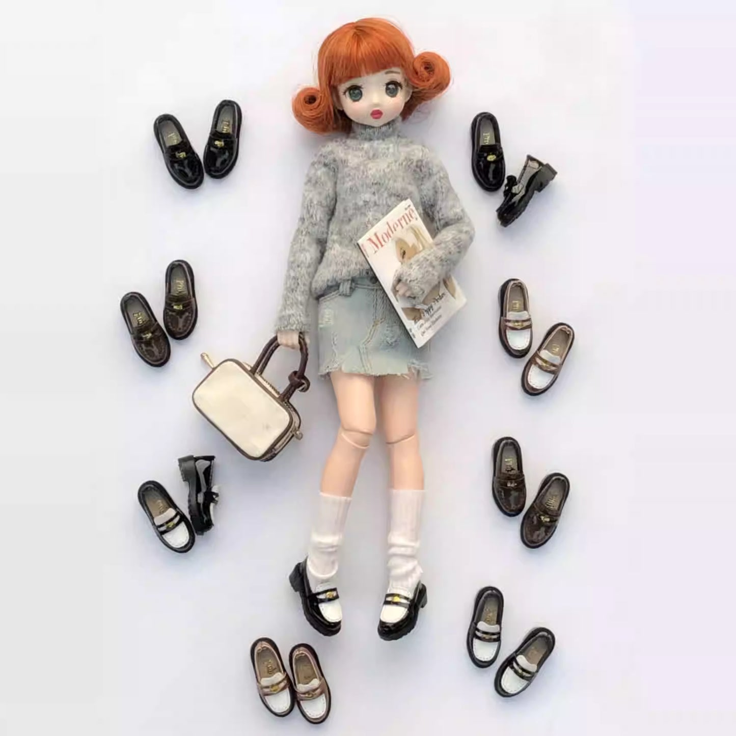 Blythe doll shoes, sizes: ob22/24, Licca, Azone, Momoko, vinyl dolls.   Realistic loafers with coin detail — classic preppy style with metallic accent.