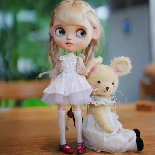 Blythe doll clothing, sizes: ob22/24, Cat body (猫猫体).   New satin strapless dress — elegant sheen and tailored fit@lemomodoll