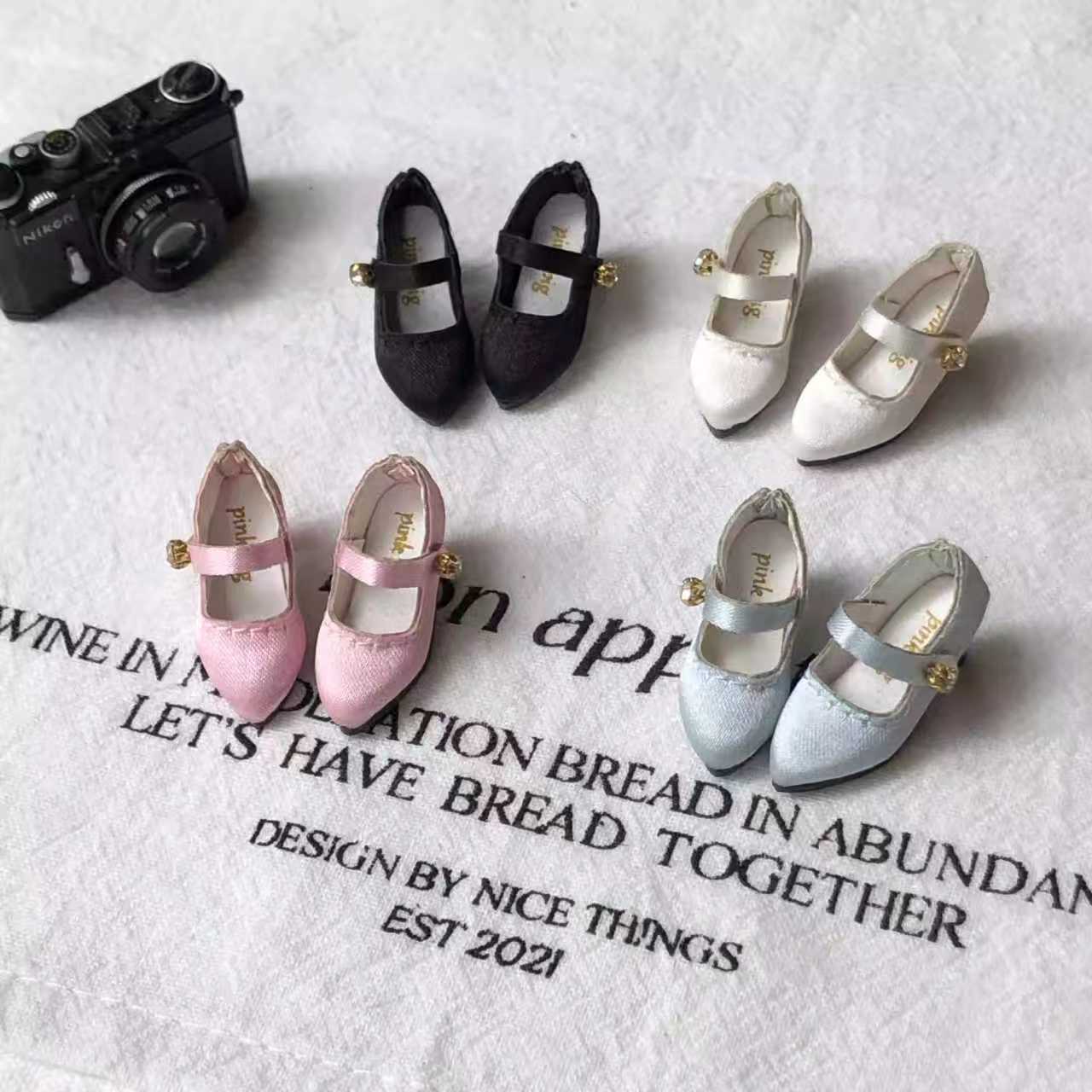 BJD doll shoes, sizes: ob22/24, Azone dolls.   Vintage satin pointed-toe shoes — elegant retro design with delicate detailing.